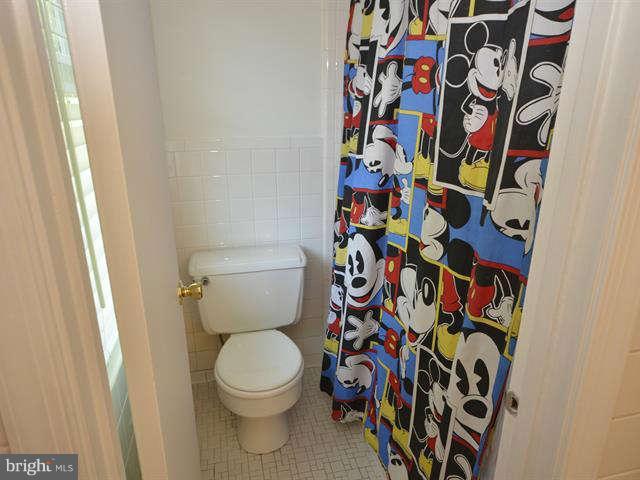 11818 Prestwick Road Potomac, MD 20854 - Photo 19 of 28 Bath
