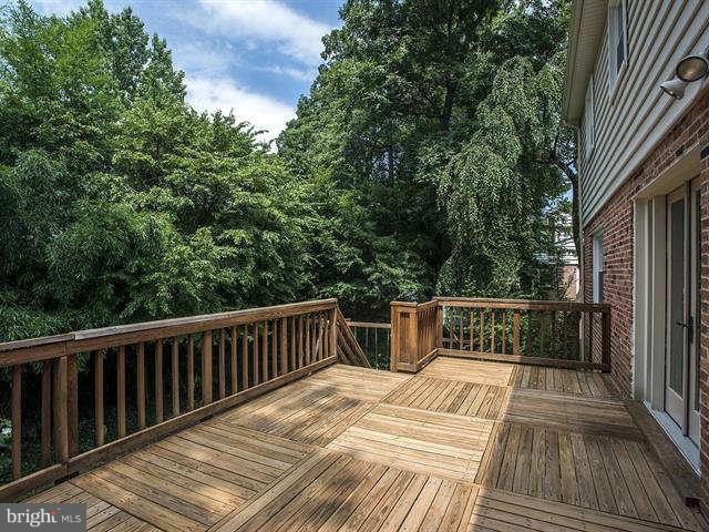 11818 Prestwick Road Potomac, MD 20854 - Photo 26 of 28 Exterior Rear