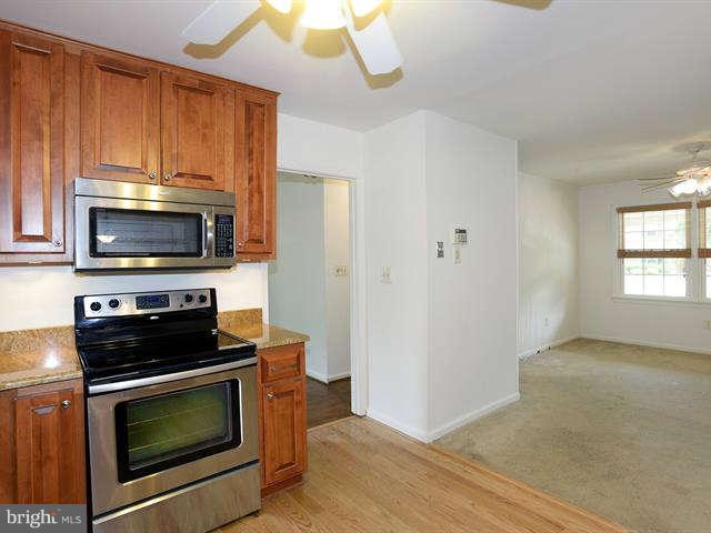 11818 Prestwick Road Potomac, MD 20854 - Photo 9 of 28 Kitchen