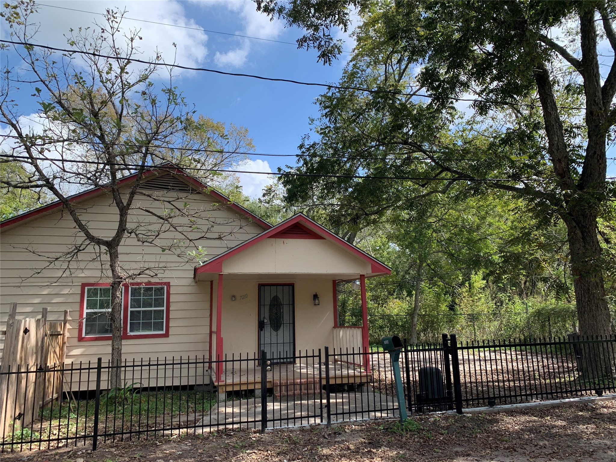 7210 Wileyvale Road, Unit B Houston, TX 77016 - Photo 1 of 10 Gallery Image 1