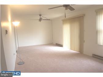 29 Berkshire Road Sicklerville, NJ 08081 - Photo 2 of 12 Living Room