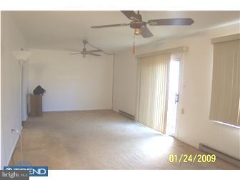 29 Berkshire Road Sicklerville, NJ 08081 - Photo 3 of 12 Living Room