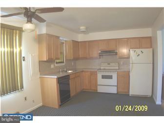 29 Berkshire Road Sicklerville, NJ 08081 - Photo 4 of 12 Kitchen