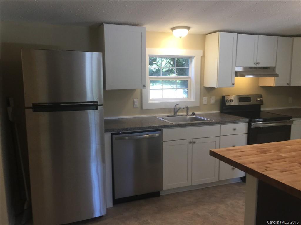70 Nix Road Hendersonville, NC 28792 - Photo 6 of 25