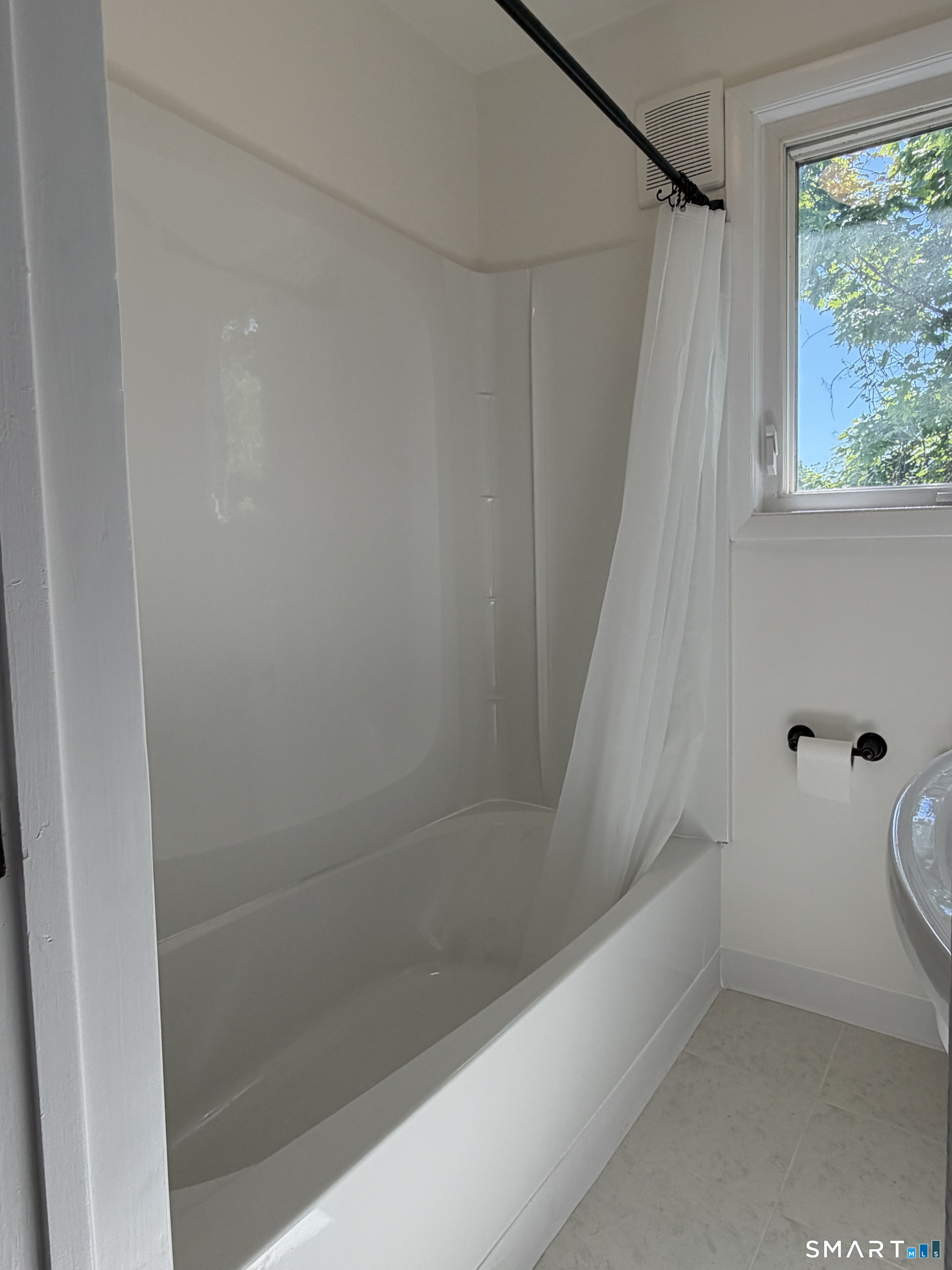 33 MacIntosh Road Norwalk, CT 06851 - Photo 10 of 17