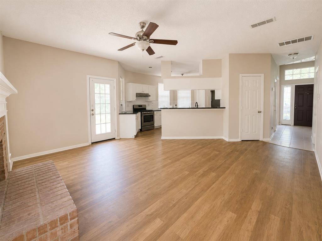 2815 Baze Road Euless, TX 76039 - Photo 6 of 15 Gallery Image 6