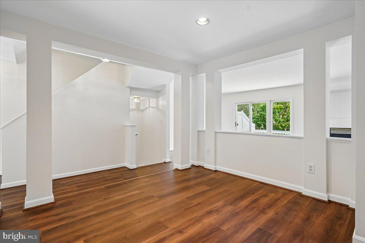 1711 Blue Flint Court Reston, VA 20190 - Photo 11 of 37 Dining room