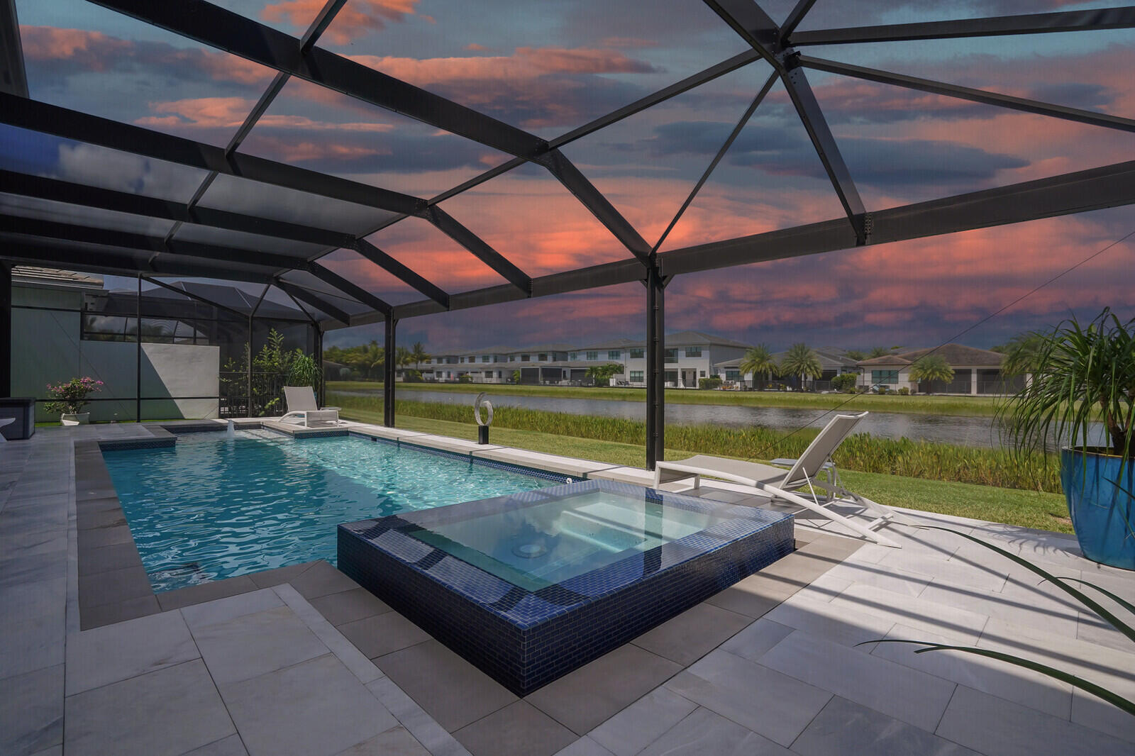 CUSTOM HEATED POOL & SPA