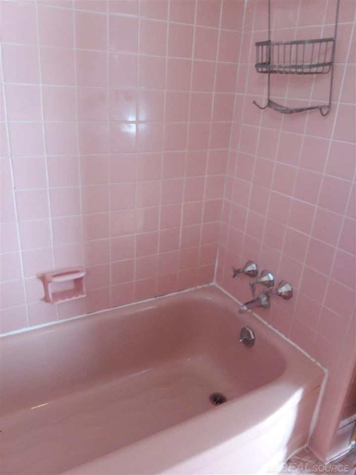 2162 Vernier Road Grosse Pointe, MI 48236 - Photo 14 of 23