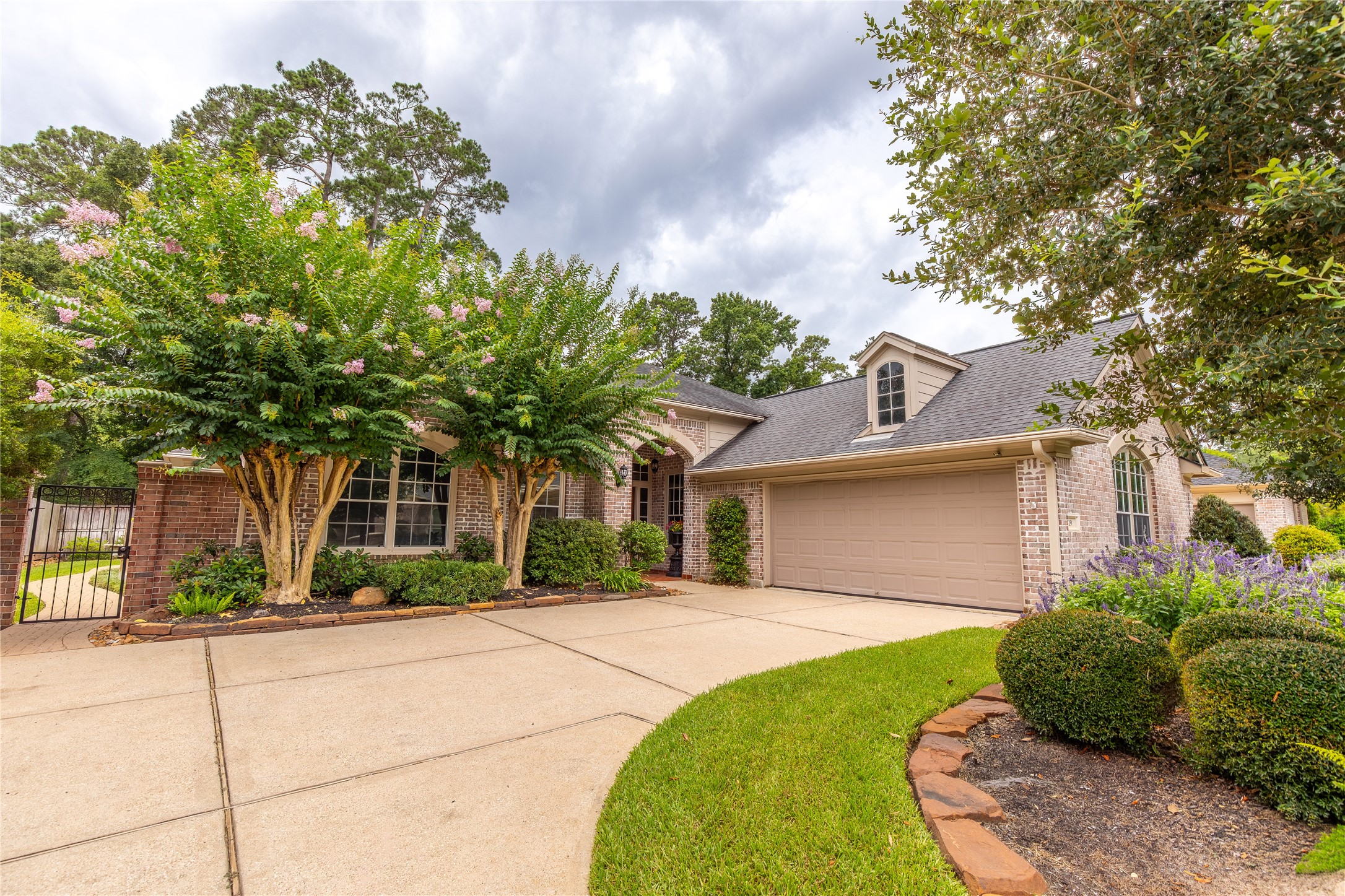 19 Palmer Green Place Spring, TX 77381 - Photo 2 of 30