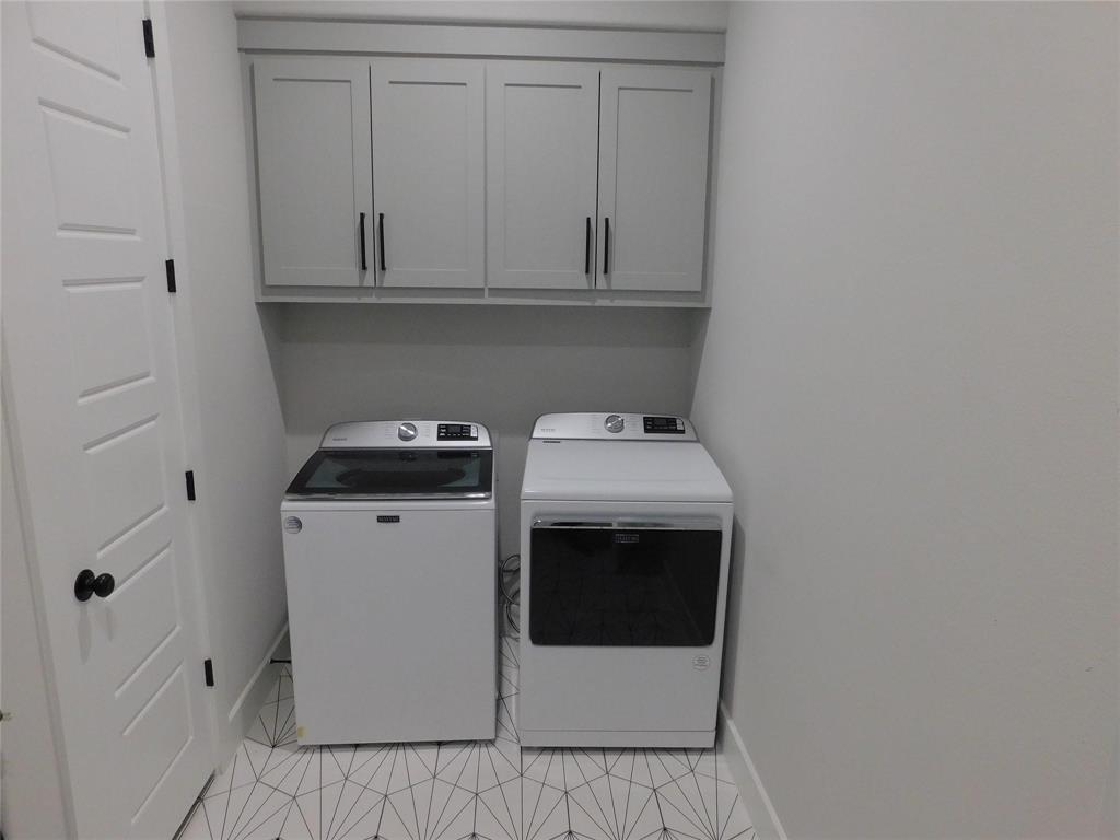 1702 Seevers Avenue Dallas, TX 75216 - Photo 22 of 24 a utility room with dryer and washer