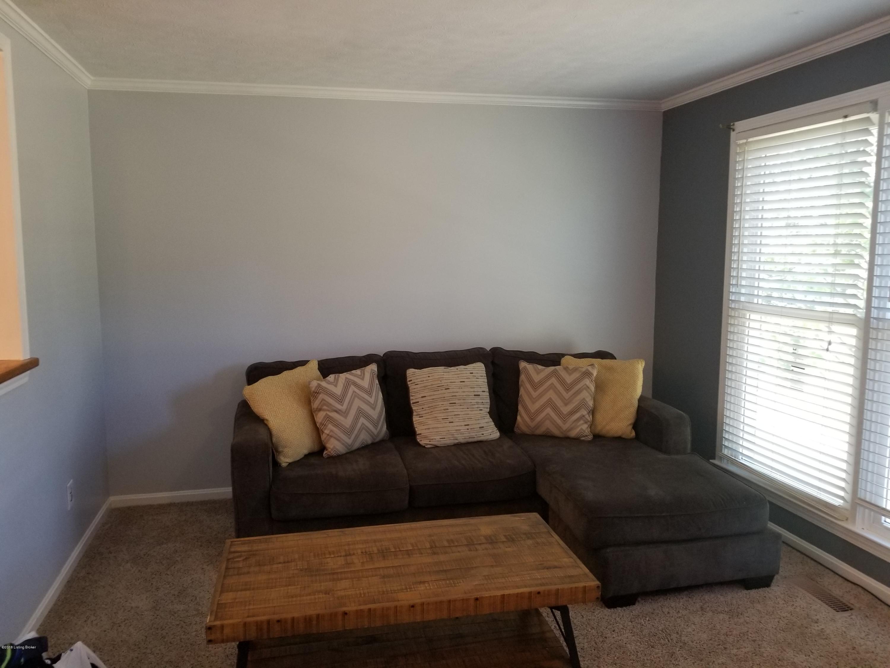7218 Quail Ridge Road Louisville, KY 40291 - Photo 6 of 36 Living room