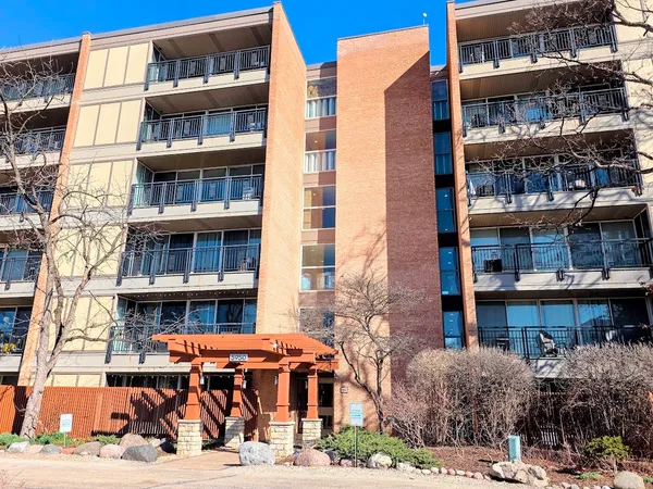 $1,700 | 5950 Oakwood Drive, Unit 2D, Lisle, IL 60532