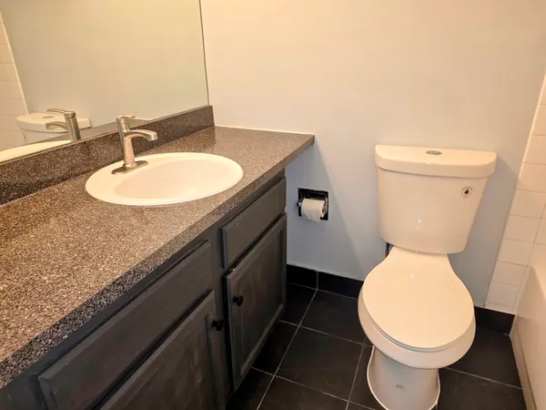 $1,700 | 5950 Oakwood Drive, Unit 2D, Lisle, IL 60532