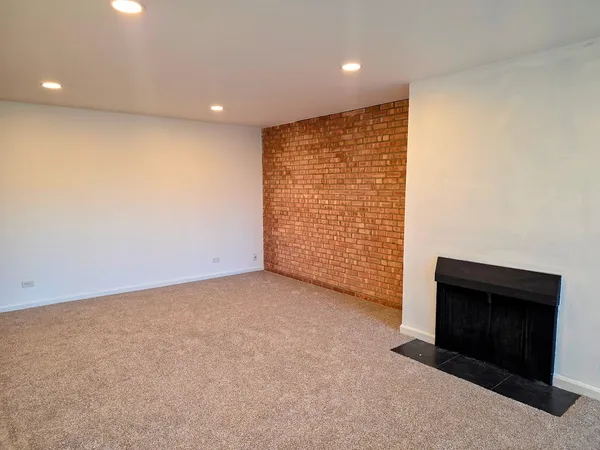 $1,700 | 5950 Oakwood Drive, Unit 2D, Lisle, IL 60532