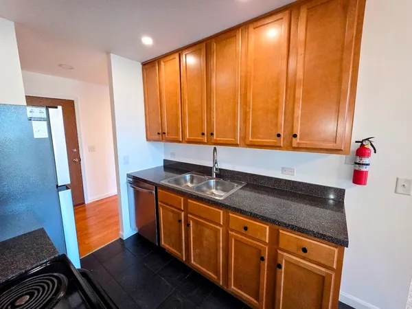 $1,700 | 5950 Oakwood Drive, Unit 2D, Lisle, IL 60532