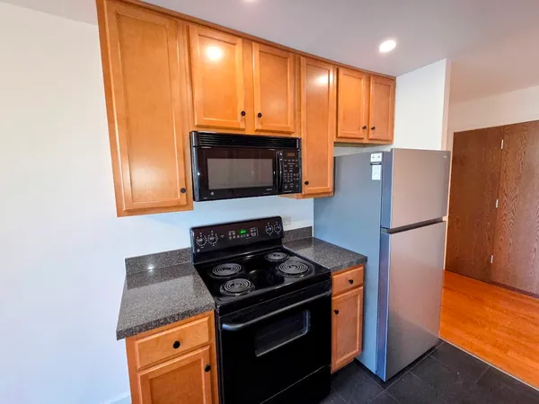 $1,700 | 5950 Oakwood Drive, Unit 2D, Lisle, IL 60532