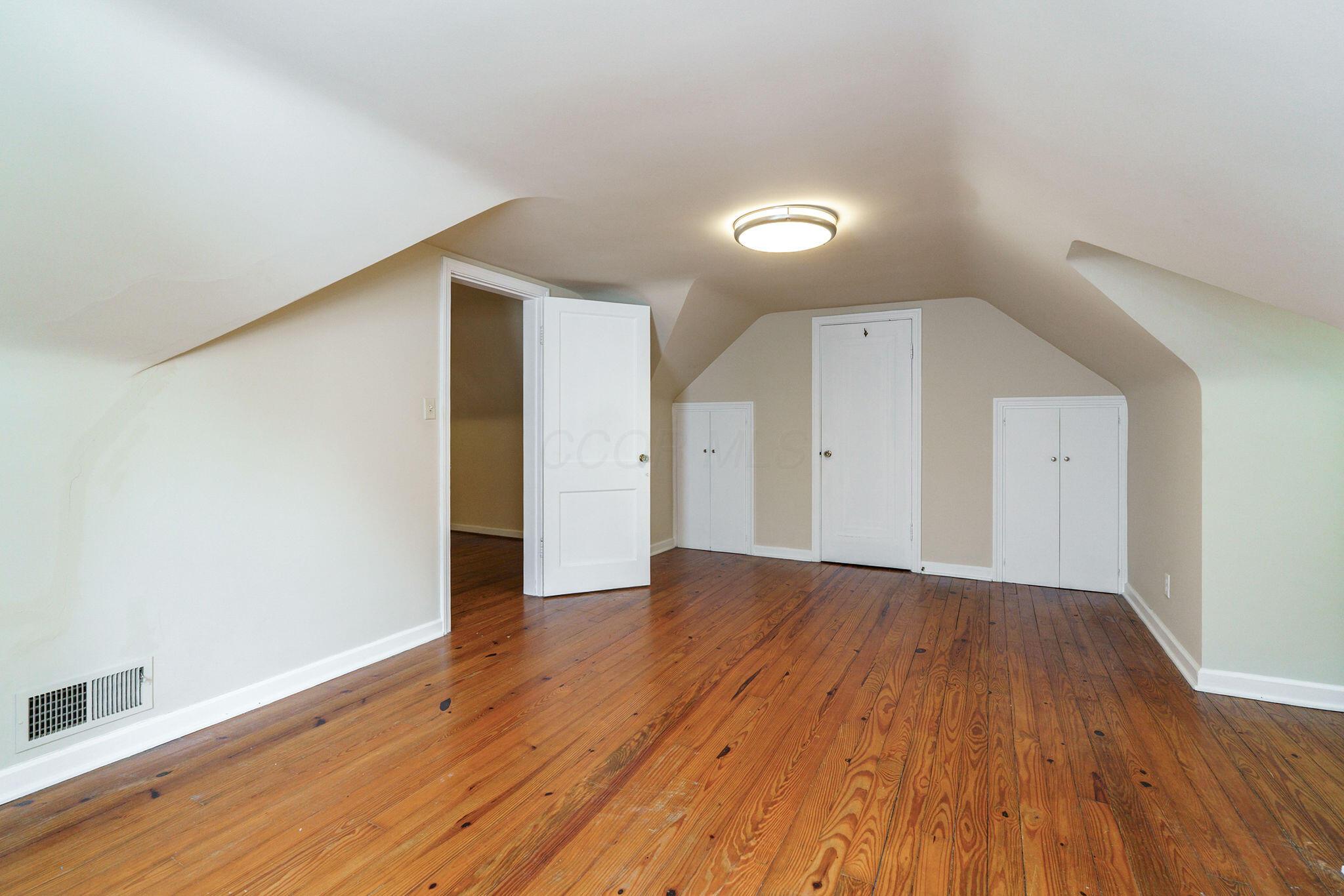 908 Vernon Road Columbus, OH 43209 - Photo 35 of 36 Bedroom 3