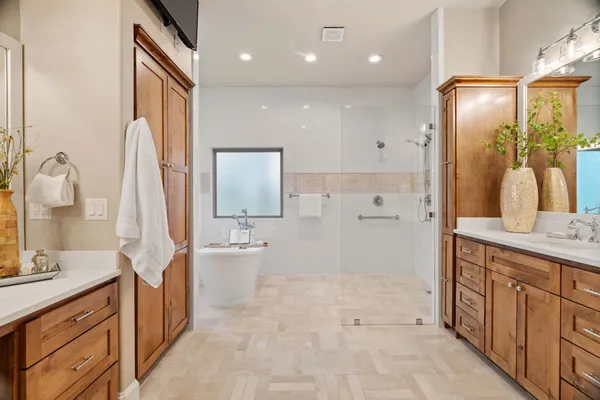 $945,000 | 2703 Parkview Drive, Marble Falls, TX 78654