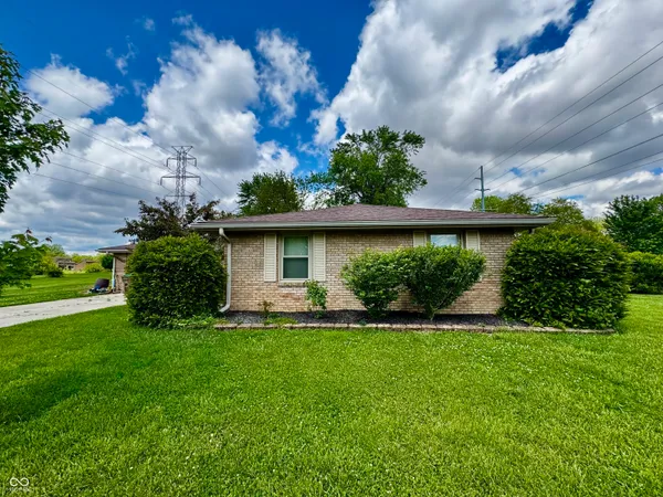 $285,000 | 4860 Woodcrest Drive, Columbus, IN 47203