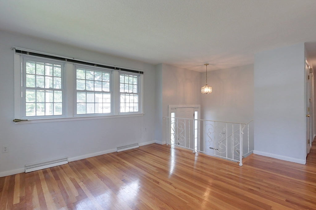 392 Acton Road Chelmsford, MA 01824 - Photo 10 of 27