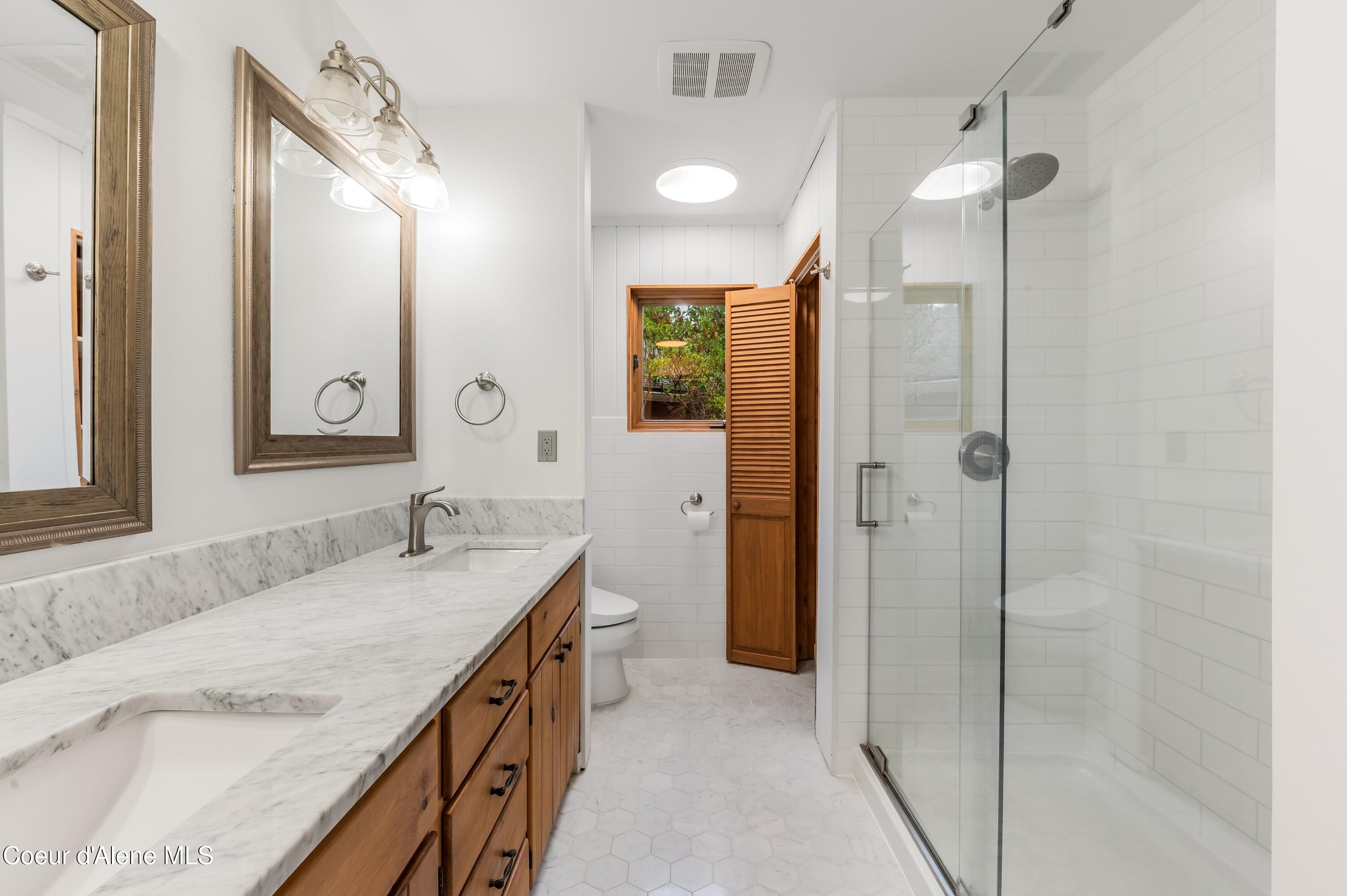 1143 East Rookery Road Hayden, ID 83835 - Photo 16 of 67 Primary Bathroom
