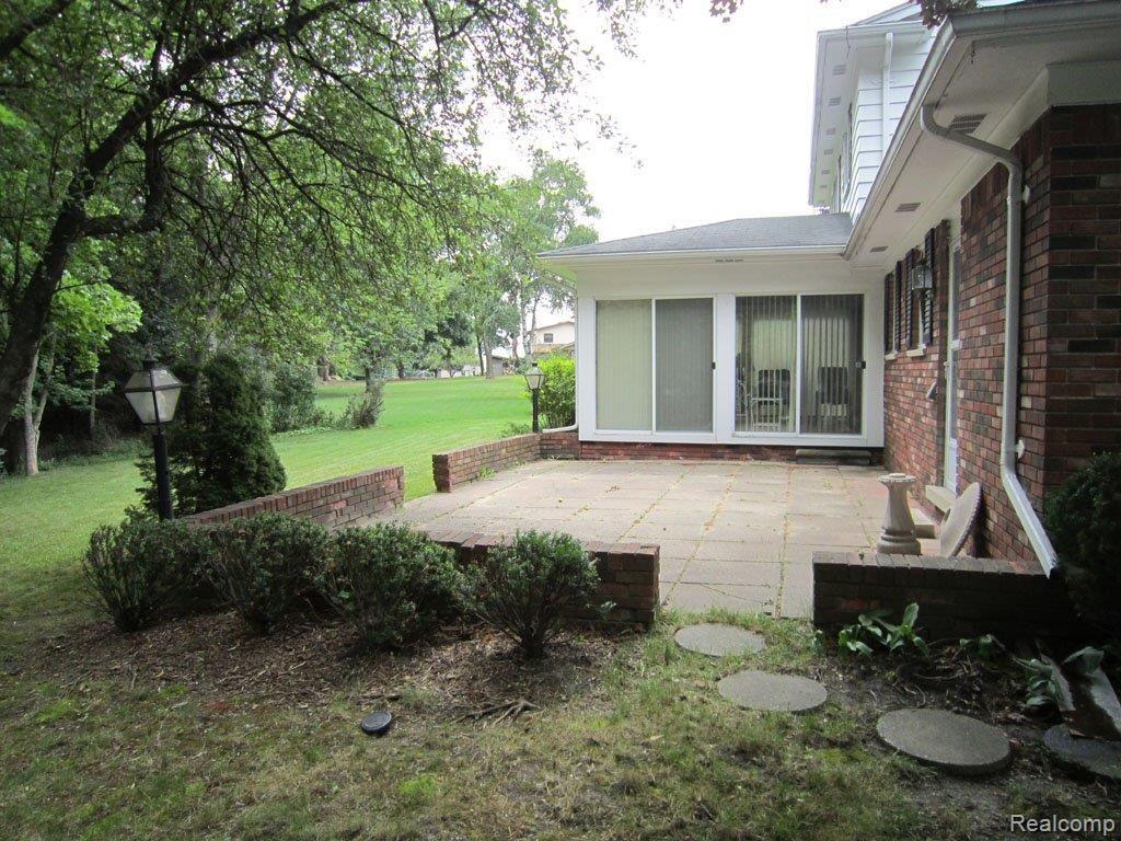 692 Bridgestone Drive Rochester, MI 48309 - Photo 3 of 13 Patio