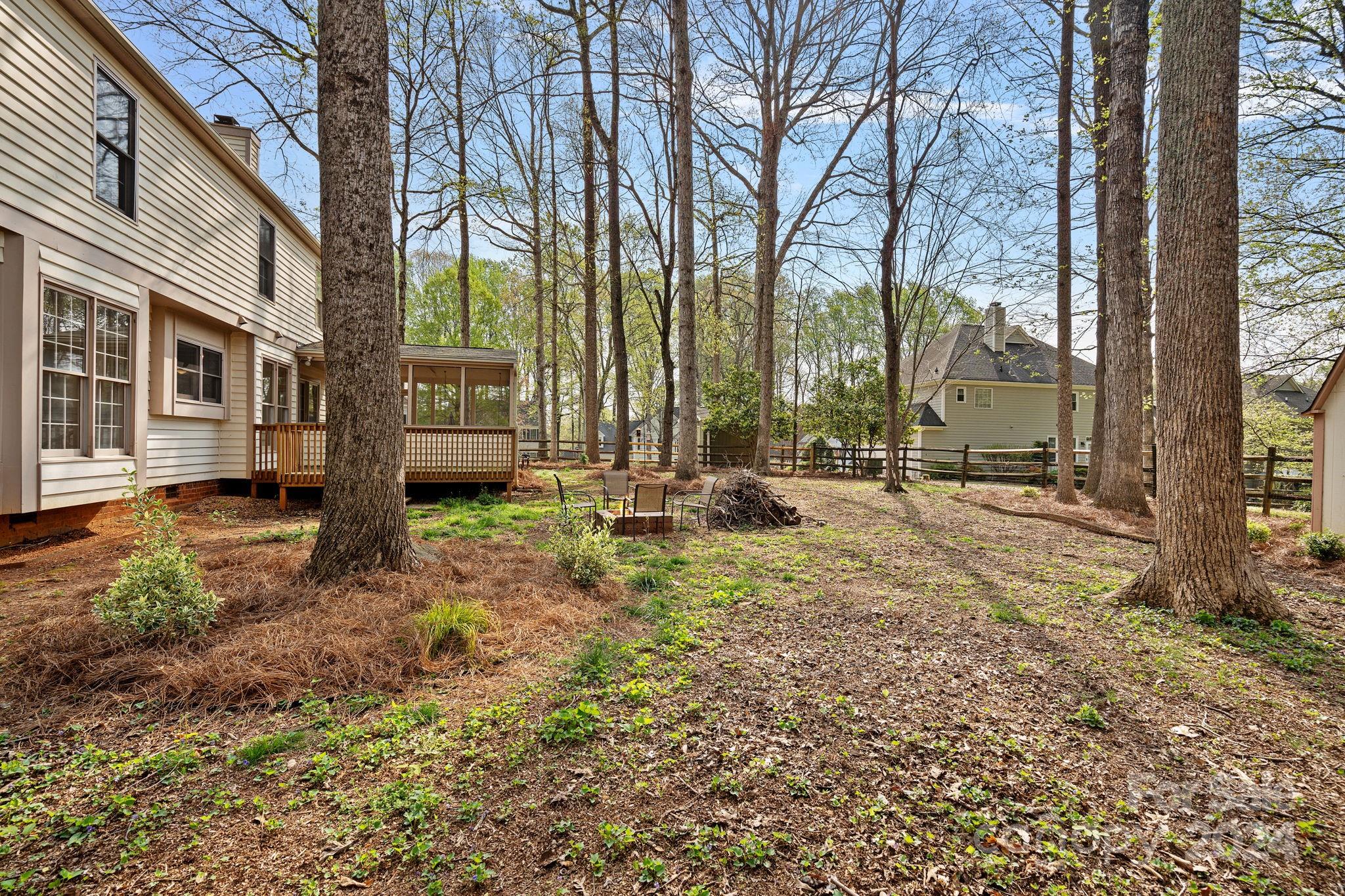 12516 Hawks Ridge Road Huntersville, NC 28078 - Photo 30 of 36 a backyard of a house with lots of green space