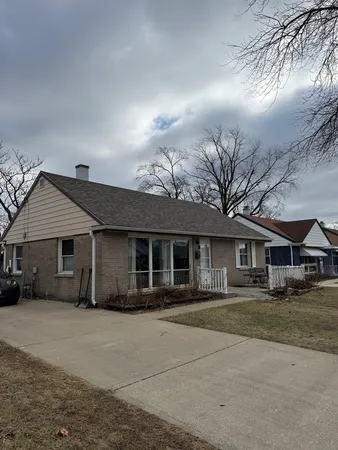 $2,400 | 1107 Bristol Avenue, Westchester, IL 60154