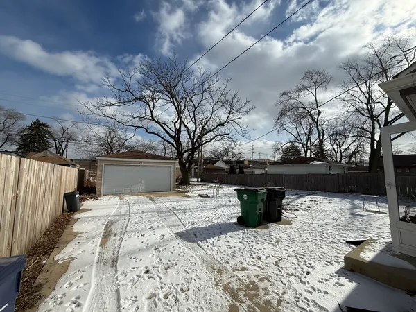 $2,400 | 1107 Bristol Avenue, Westchester, IL 60154