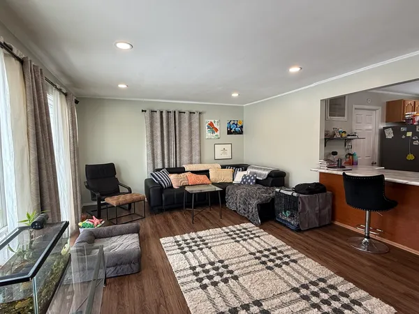 $2,400 | 1107 Bristol Avenue, Westchester, IL 60154