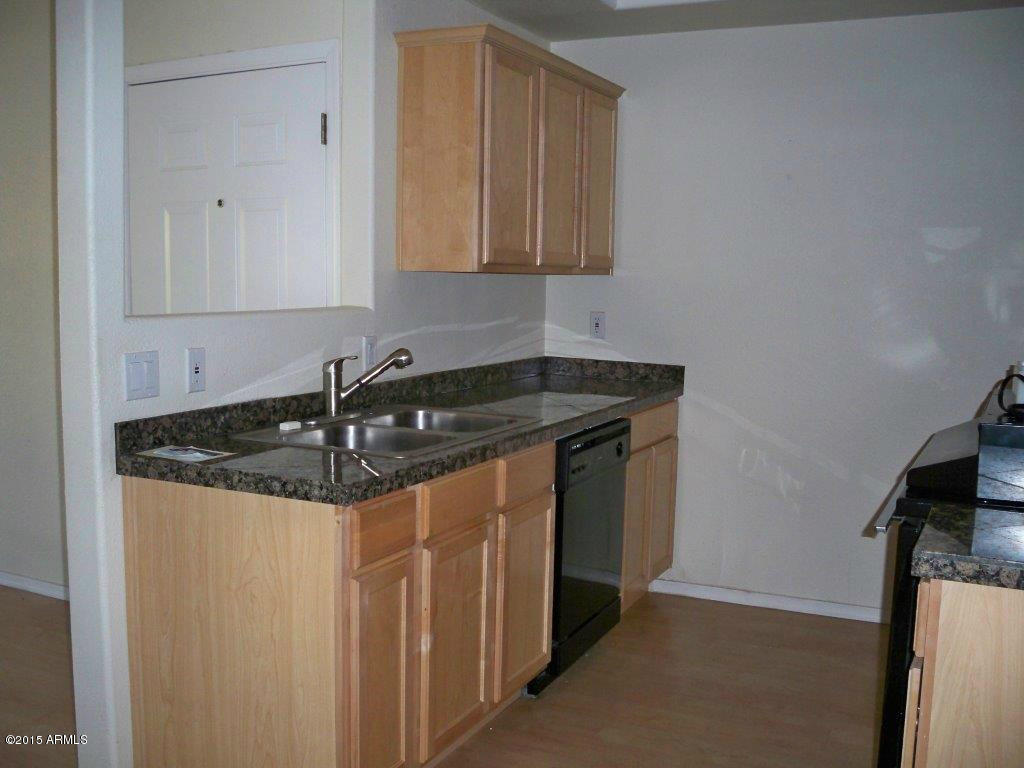 2121 West Royal Palm Road, Unit 2099 Phoenix, AZ 85021 - Photo 1 of 11 kitchen