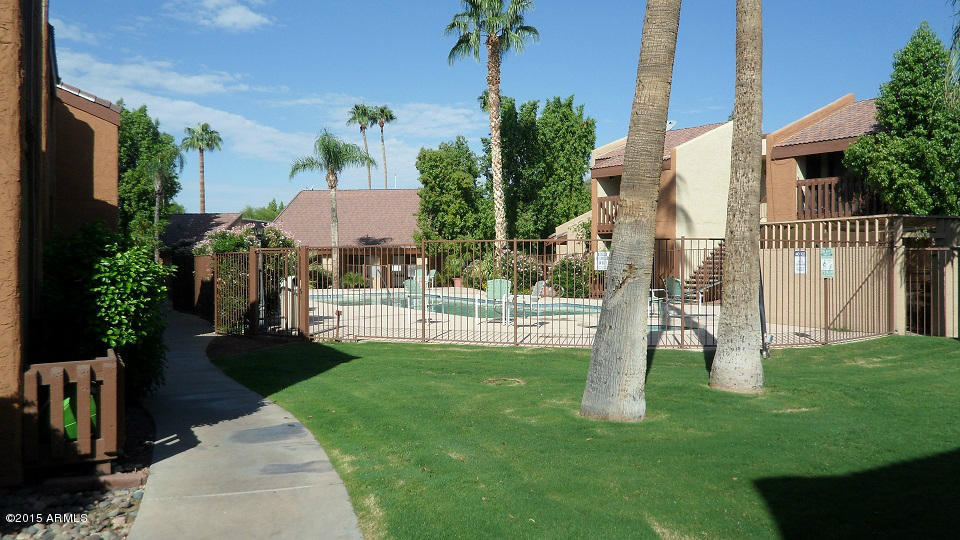 2121 West Royal Palm Road, Unit 2099 Phoenix, AZ 85021 - Photo 11 of 11 Grassy area