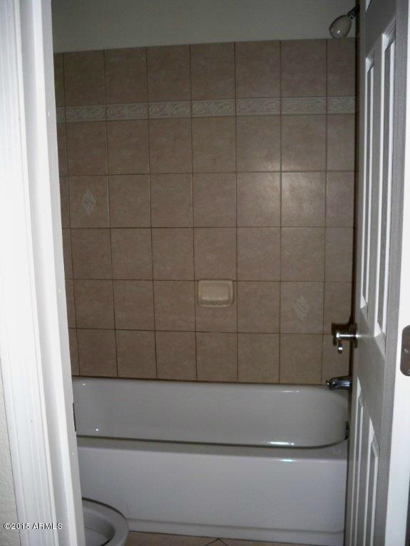 2121 West Royal Palm Road, Unit 2099 Phoenix, AZ 85021 - Photo 6 of 11 bathtub