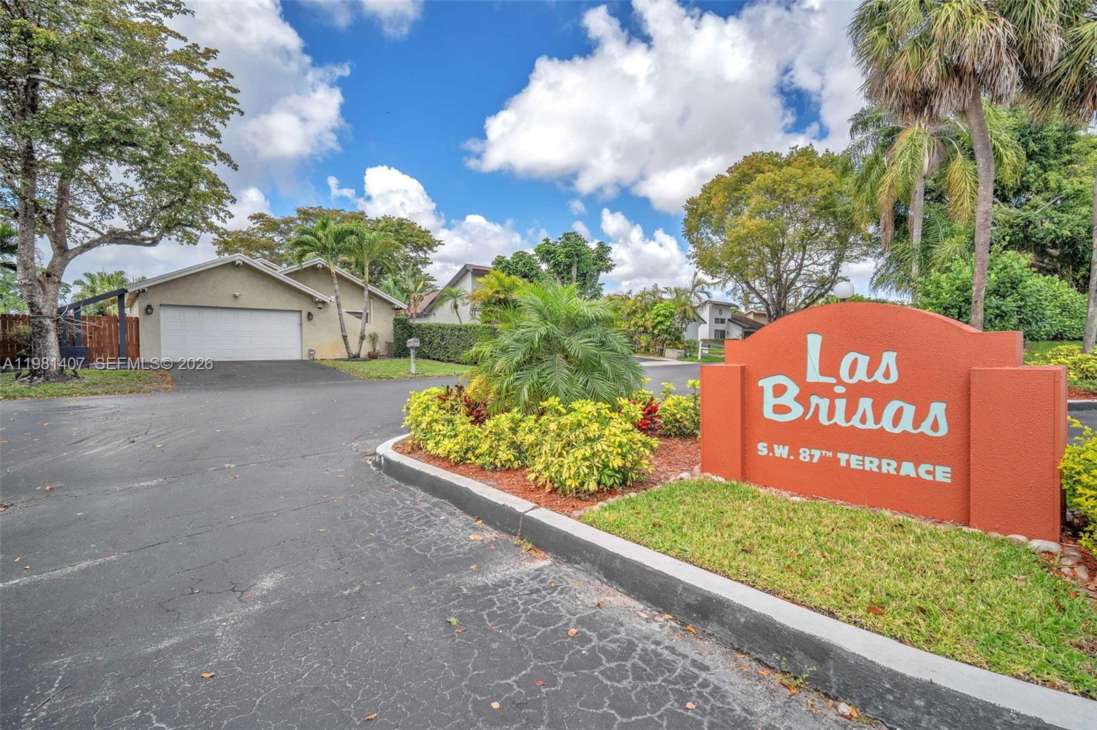211 Southwest 87th Terrace Plantation, FL 33324 - Photo 53 of 54