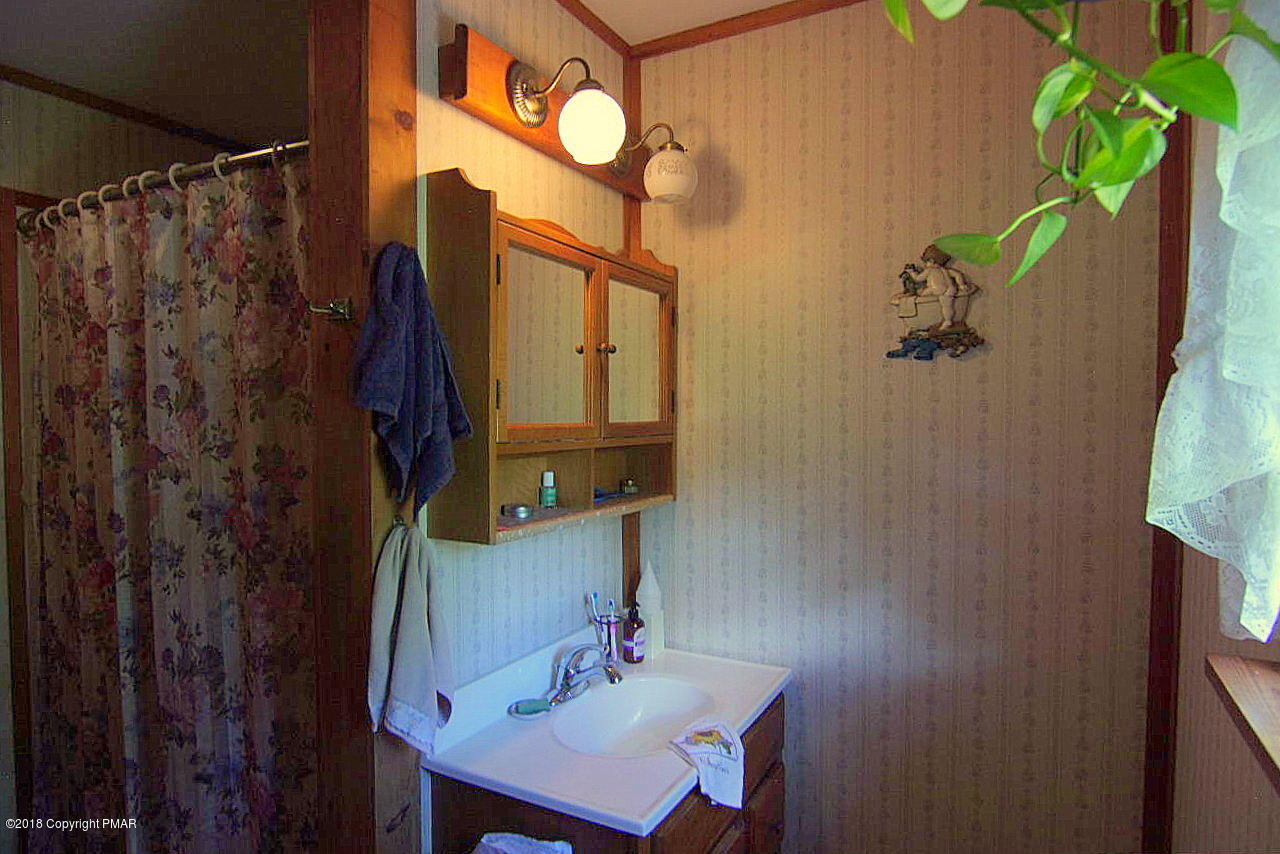 402 Ridge Road Stroudsburg, PA 18360 - Photo 14 of 41 16