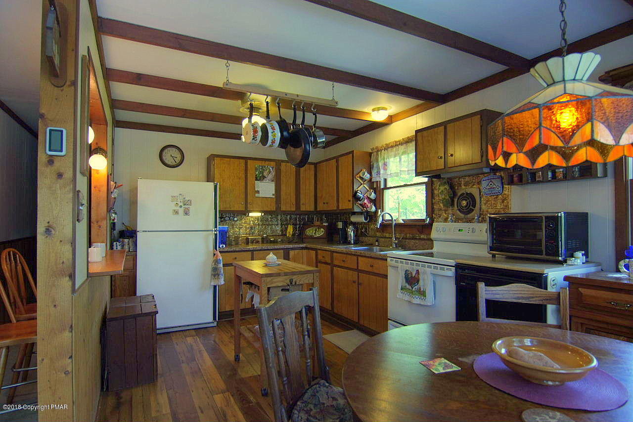 402 Ridge Road Stroudsburg, PA 18360 - Photo 3 of 41 3