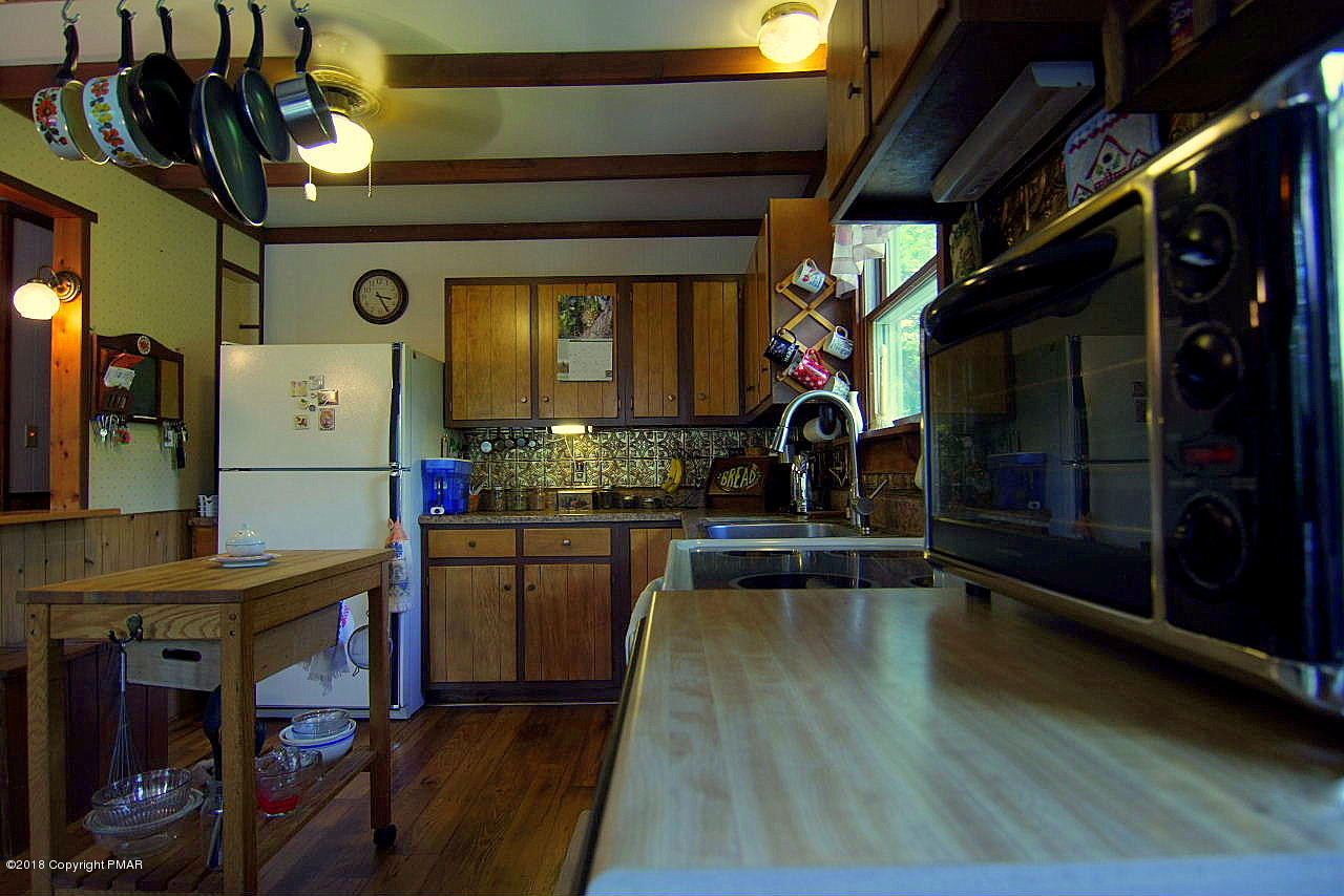 402 Ridge Road Stroudsburg, PA 18360 - Photo 5 of 41 5