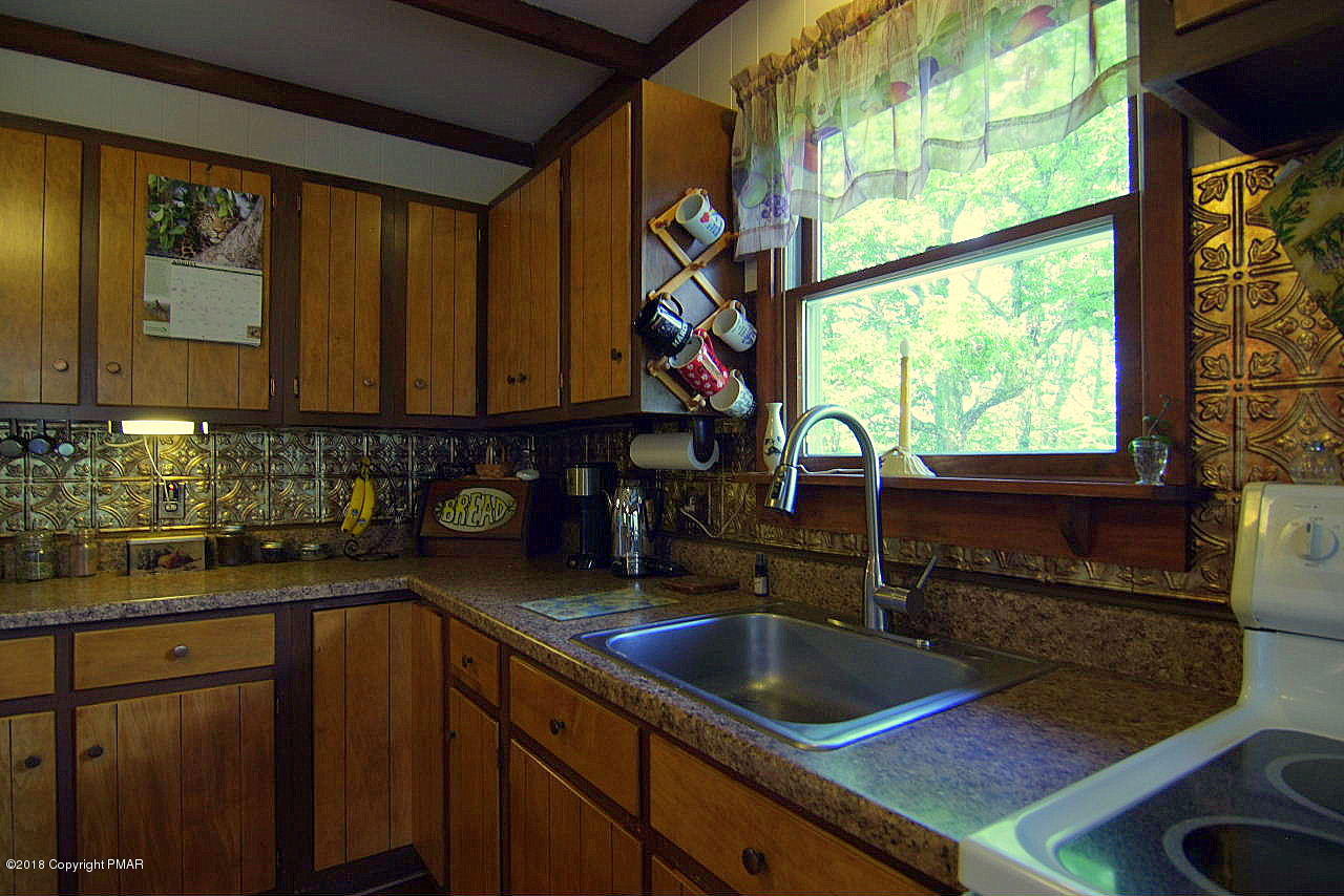 402 Ridge Road Stroudsburg, PA 18360 - Photo 6 of 41 6