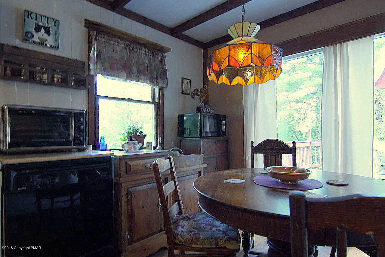 402 Ridge Road Stroudsburg, PA 18360 - Photo 7 of 41 8