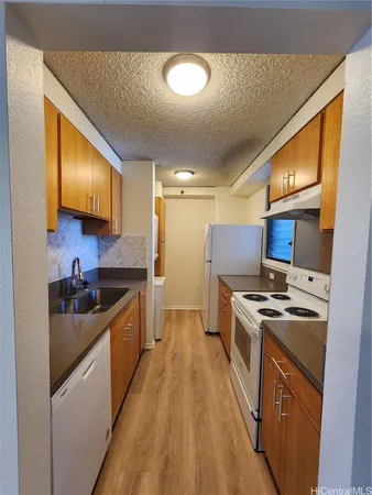 $2,200 | 2100 Date Street, Unit 802, Honolulu, HI 96826