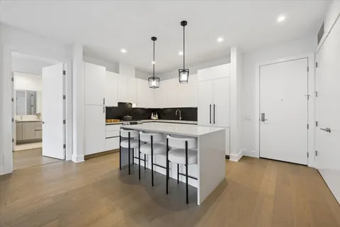 $645,000 | 1701 West Webster Avenue, Unit 601, Chicago, IL 60614