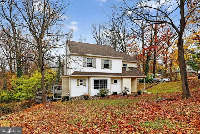 $915,000 | 575 West Valley Road, Wayne, PA 19087