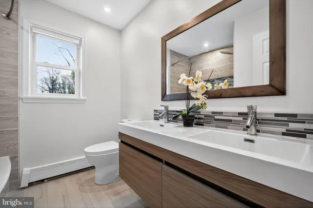 $915,000 | 575 West Valley Road, Wayne, PA 19087