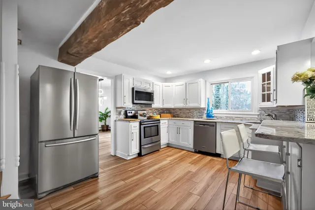 $915,000 | 575 West Valley Road, Wayne, PA 19087