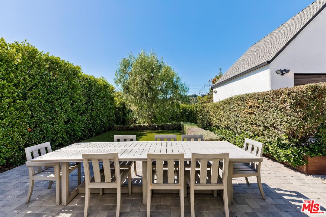 3720 Valleybrink Road Los Angeles, CA 90039 - Photo 25 of 31 a patio with table and chairs