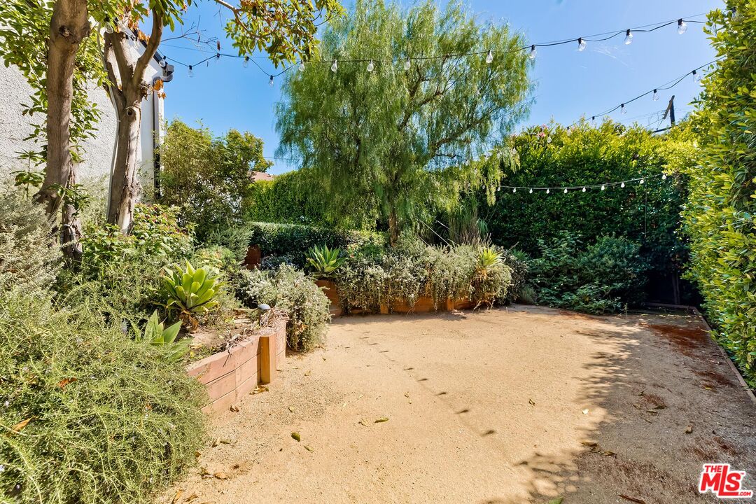 3720 Valleybrink Road Los Angeles, CA 90039 - Photo 31 of 31 a view of an outdoor space and a yard