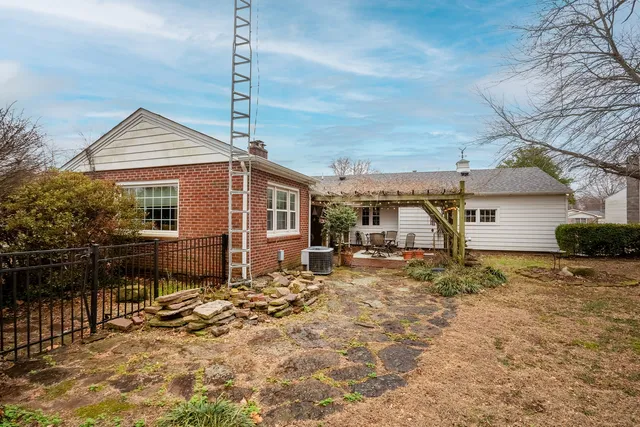 a house view with a outdoor space