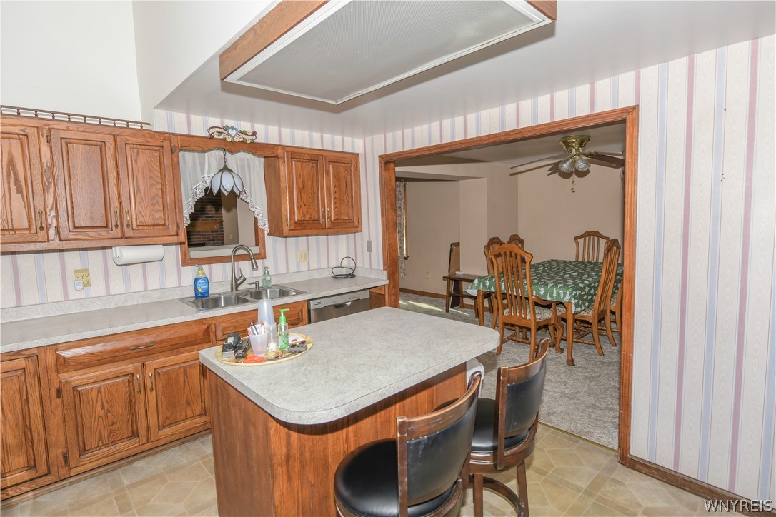1000 Saunders Settlement Road Niagara Falls, NY 14305 - Photo 5 of 31