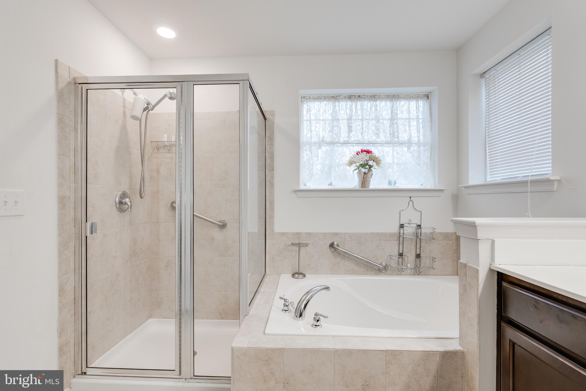 49 Creekside Way Burlington, NJ 08016 - Photo 16 of 25 a bathroom with a tub and a sink
